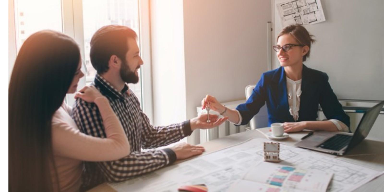 18 REASONS TO WORK WITH A REALTOR 